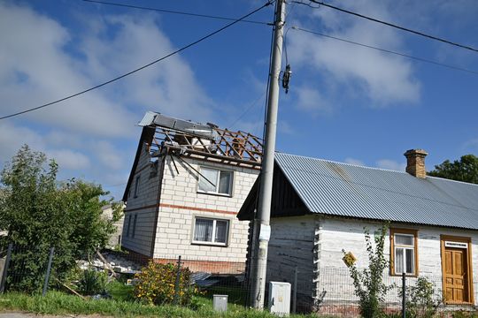 Gdzie spadły drony? W Czosnówce zlokalizowano pierwszy, w Wyrykach szczątki zniszczyły dach