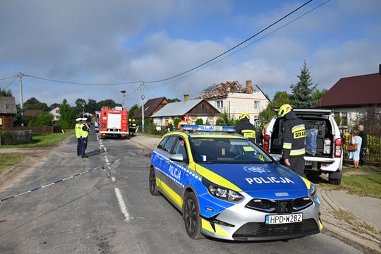Gdzie spadły drony? W Czosnówce zlokalizowano pierwszy, w Wyrykach szczątki zniszczyły dach