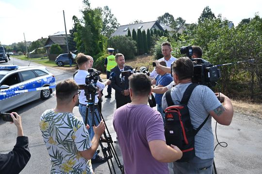 Gdzie spadły drony? W Czosnówce zlokalizowano pierwszy, w Wyrykach szczątki zniszczyły dach