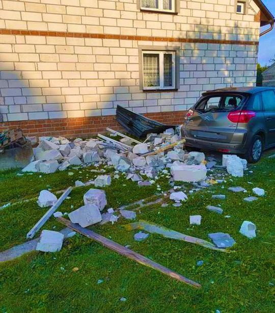 Gdzie spadły drony? W Czosnówce zlokalizowano pierwszy, w Wyrykach szczątki zniszczyły dach