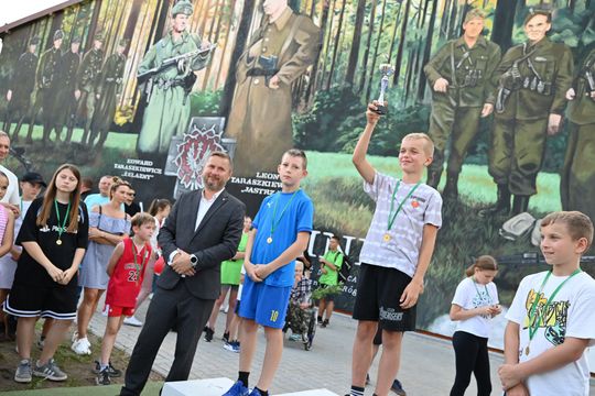 Włodawa. Odsłonięcie muralu „Braci Niezłomnych” i ekopiknik 