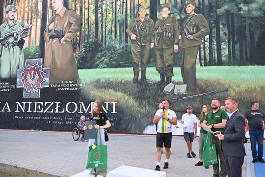 Włodawa. Odsłonięcie muralu „Braci Niezłomnych” i ekopiknik 