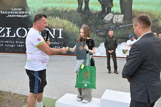 Włodawa. Odsłonięcie muralu „Braci Niezłomnych” i ekopiknik 