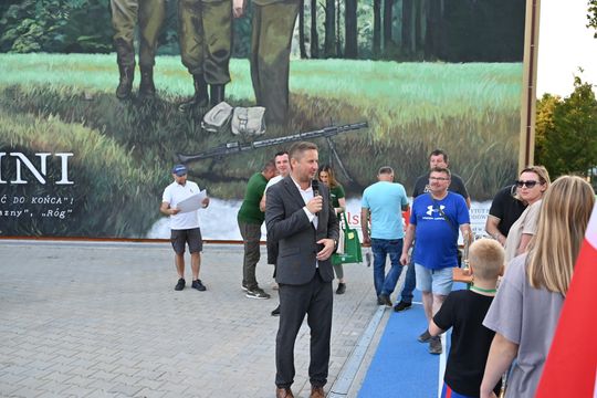 Włodawa. Odsłonięcie muralu „Braci Niezłomnych” i ekopiknik 