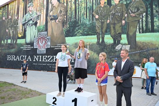 Włodawa. Odsłonięcie muralu „Braci Niezłomnych” i ekopiknik 