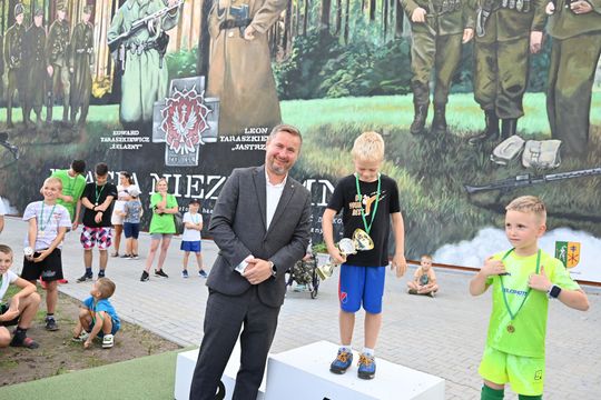 Włodawa. Odsłonięcie muralu „Braci Niezłomnych” i ekopiknik 