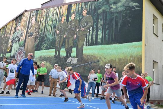 Włodawa. Odsłonięcie muralu „Braci Niezłomnych” i ekopiknik 