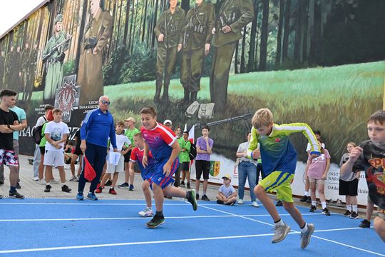 Włodawa. Odsłonięcie muralu „Braci Niezłomnych” i ekopiknik 