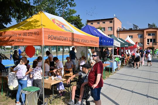 Włodawa. Odsłonięcie muralu „Braci Niezłomnych” i ekopiknik 