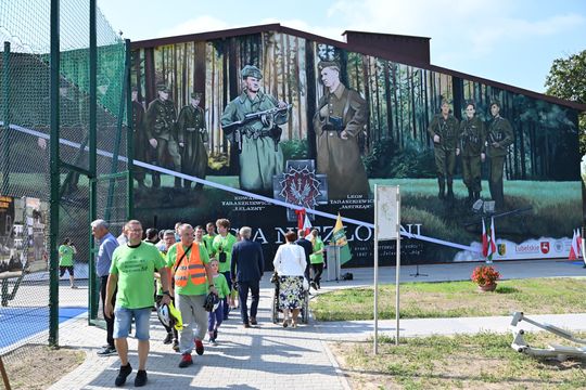 Włodawa. Odsłonięcie muralu „Braci Niezłomnych” i ekopiknik 