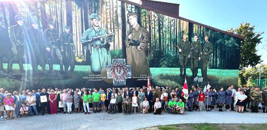 Włodawa. Odsłonięcie muralu „Braci Niezłomnych” i ekopiknik 