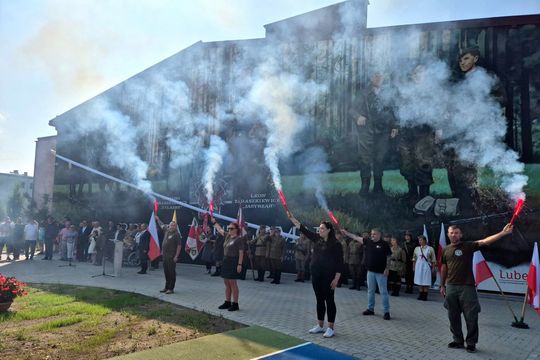 Włodawa. Odsłonięcie muralu „Braci Niezłomnych” i ekopiknik 