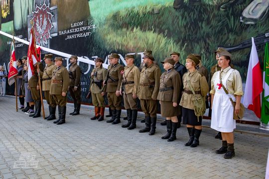 Włodawa. Odsłonięcie muralu „Braci Niezłomnych” i ekopiknik 