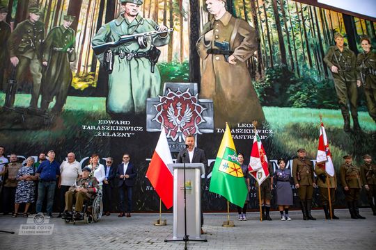Włodawa. Odsłonięcie muralu „Braci Niezłomnych” i ekopiknik 