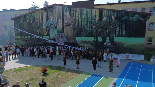 Włodawa. Odsłonięcie muralu „Braci Niezłomnych” i ekopiknik 