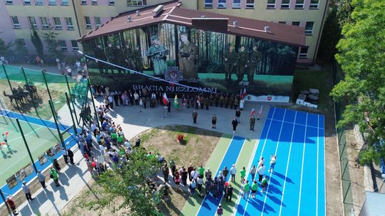 Włodawa. Odsłonięcie muralu „Braci Niezłomnych” i ekopiknik 