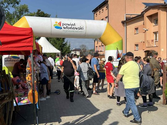 Włodawa. Odsłonięcie muralu „Braci Niezłomnych” i ekopiknik 