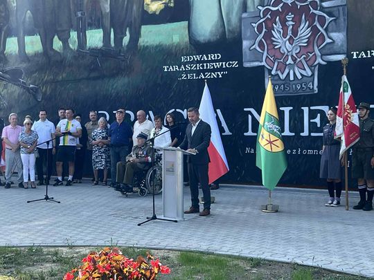 Włodawa. Odsłonięcie muralu „Braci Niezłomnych” i ekopiknik 