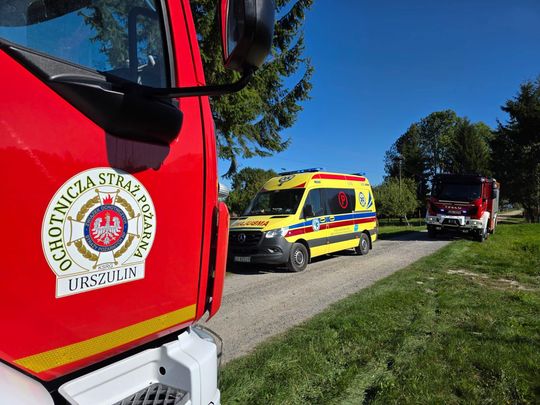 Starszy mężczyzna uwięziony w studni w Michałowie. Na pomoc ruszyli strażacy [GALERIA ZDJĘĆ]