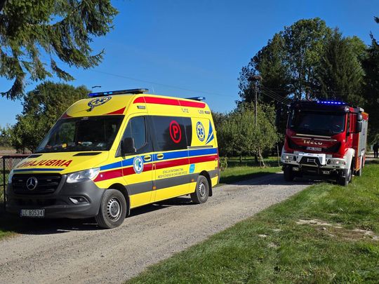 Starszy mężczyzna uwięziony w studni w Michałowie. Na pomoc ruszyli strażacy [GALERIA ZDJĘĆ]