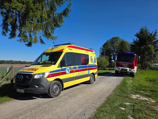 Starszy mężczyzna uwięziony w studni w Michałowie. Na pomoc ruszyli strażacy [GALERIA ZDJĘĆ]