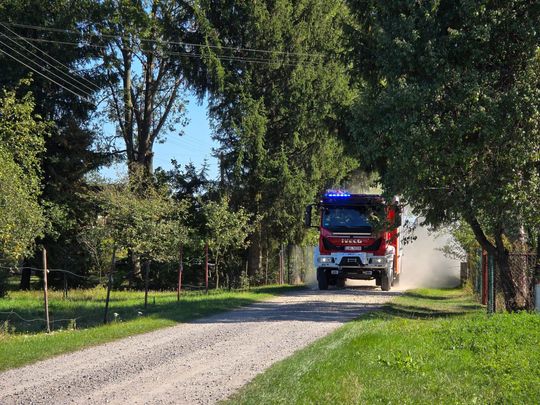 Starszy mężczyzna uwięziony w studni w Michałowie. Na pomoc ruszyli strażacy [GALERIA ZDJĘĆ]