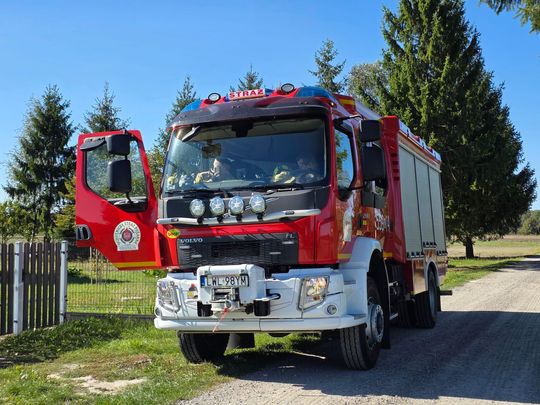 Starszy mężczyzna uwięziony w studni w Michałowie. Na pomoc ruszyli strażacy [GALERIA ZDJĘĆ]