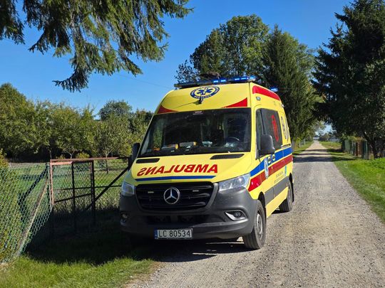 Starszy mężczyzna uwięziony w studni w Michałowie. Na pomoc ruszyli strażacy [GALERIA ZDJĘĆ]