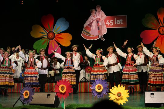45-lecie działalności Zespołu Pieśni i Tańca Ziemi Chełmskiej - roztańczony jubileusz! [GALERIA ZDJĘĆ] 