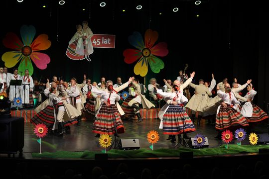 45-lecie działalności Zespołu Pieśni i Tańca Ziemi Chełmskiej - roztańczony jubileusz! [GALERIA ZDJĘĆ] 