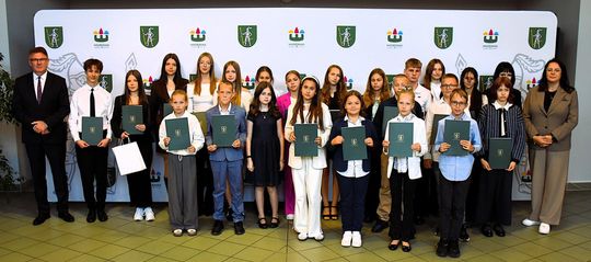 Stypendia burmistrza Włodawy dla najzdolniejszych uczniów [GALERIA ZDJĘĆ]