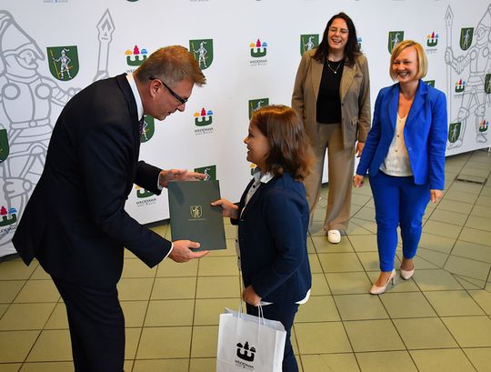 Stypendia burmistrza Włodawy dla najzdolniejszych uczniów [GALERIA ZDJĘĆ]