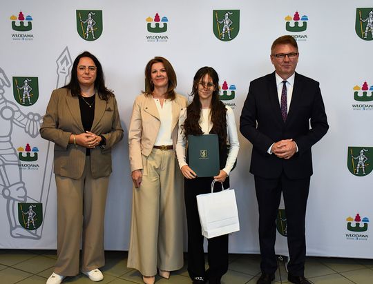 Stypendia burmistrza Włodawy dla najzdolniejszych uczniów [GALERIA ZDJĘĆ]