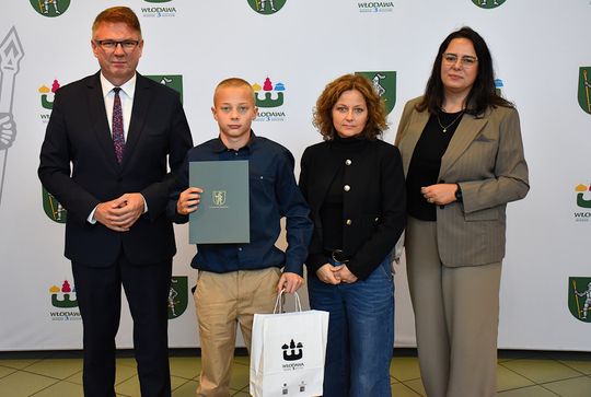 Stypendia burmistrza Włodawy dla najzdolniejszych uczniów [GALERIA ZDJĘĆ]