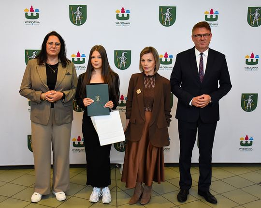 Stypendia burmistrza Włodawy dla najzdolniejszych uczniów [GALERIA ZDJĘĆ]