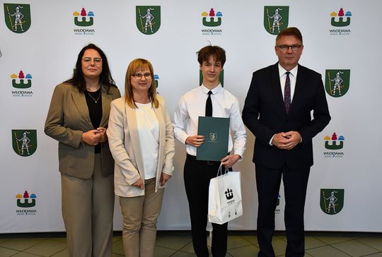Stypendia burmistrza Włodawy dla najzdolniejszych uczniów [GALERIA ZDJĘĆ]