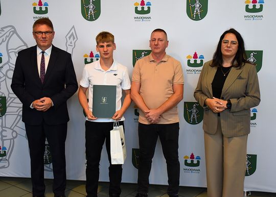 Stypendia burmistrza Włodawy dla najzdolniejszych uczniów [GALERIA ZDJĘĆ]