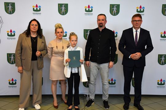 Stypendia burmistrza Włodawy dla najzdolniejszych uczniów [GALERIA ZDJĘĆ]