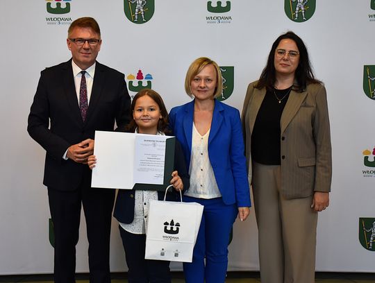 Stypendia burmistrza Włodawy dla najzdolniejszych uczniów [GALERIA ZDJĘĆ]