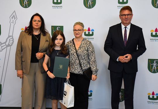 Stypendia burmistrza Włodawy dla najzdolniejszych uczniów [GALERIA ZDJĘĆ]