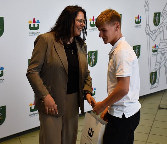 Stypendia burmistrza Włodawy dla najzdolniejszych uczniów [GALERIA ZDJĘĆ]