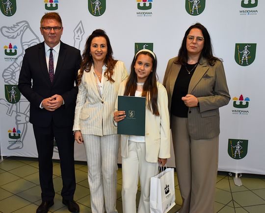 Stypendia burmistrza Włodawy dla najzdolniejszych uczniów [GALERIA ZDJĘĆ]