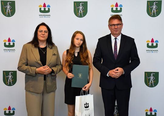 Stypendia burmistrza Włodawy dla najzdolniejszych uczniów [GALERIA ZDJĘĆ]