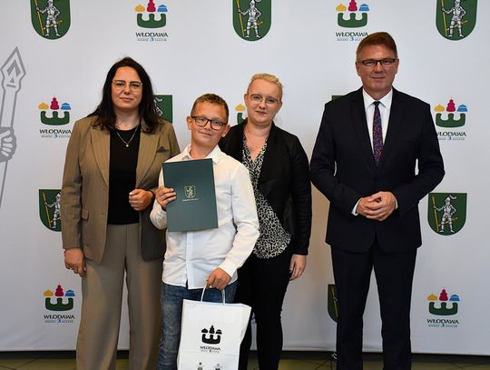 Stypendia burmistrza Włodawy dla najzdolniejszych uczniów [GALERIA ZDJĘĆ]