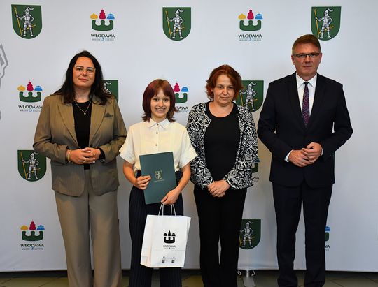 Stypendia burmistrza Włodawy dla najzdolniejszych uczniów [GALERIA ZDJĘĆ]