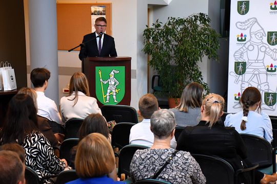 Stypendia burmistrza Włodawy dla najzdolniejszych uczniów [GALERIA ZDJĘĆ]