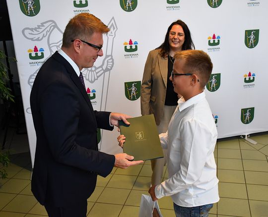 Stypendia burmistrza Włodawy dla najzdolniejszych uczniów [GALERIA ZDJĘĆ]