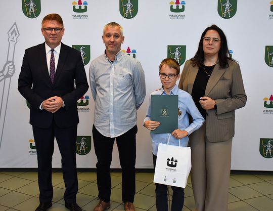 Stypendia burmistrza Włodawy dla najzdolniejszych uczniów [GALERIA ZDJĘĆ]