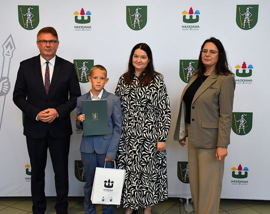 Stypendia burmistrza Włodawy dla najzdolniejszych uczniów [GALERIA ZDJĘĆ]