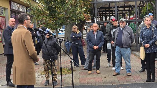 Chełm. Dziura w ziemi zamiast Fabryki. Konferencja prasowa z udziałem Morawieckiego [GALERIA ZDJĘĆ]